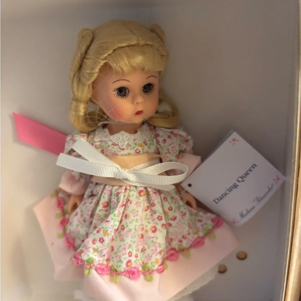 Madame Alexander doll Dancing Queen 38265 - Picture 2 of 5